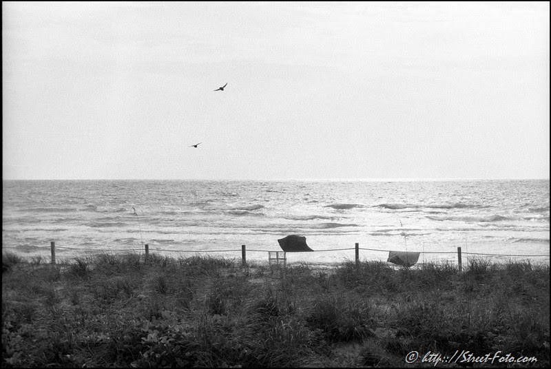 Beach view in North Miami Beach (34th street), Miami, Florida, USA, 2010. Street Photography of Miami, San Francisco and Key West by Emir Shabashvili, see http://street-foto.com, http://miamistreetphoto.com, http://miamistreetphotography.com or http://miamistreetphotographer.com