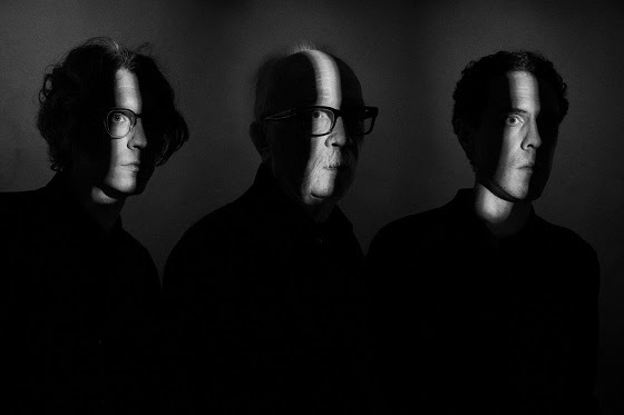 John Carpenter ハロウィン ニューヨーク1997 遊星からの物体x 等数々の映画で監督を務めたジョン カーペンターのオリジナル アルバムが５年振りにリリース 非サウンド トラックとしてリリースされた前作 ロスト シームス と同じく 息子のコディ