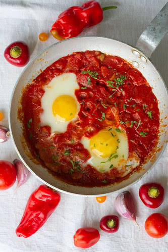 Yummy A recipe for Shakshuka (shakshouka), or eggs nested in spicy tomato sauce 