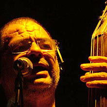 Toinho Alves, contrabaixista e um dos fundadores do Quinteto Violado, morreu hoje (29)