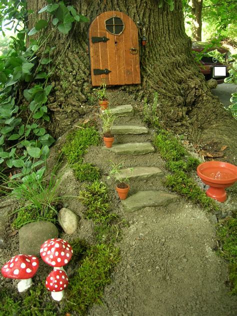 Elizabeth fernandez / getty images interested in adding some live plants to your aquarium? Tree Trunk Ideas That Make Excellent Decor For Your Garden