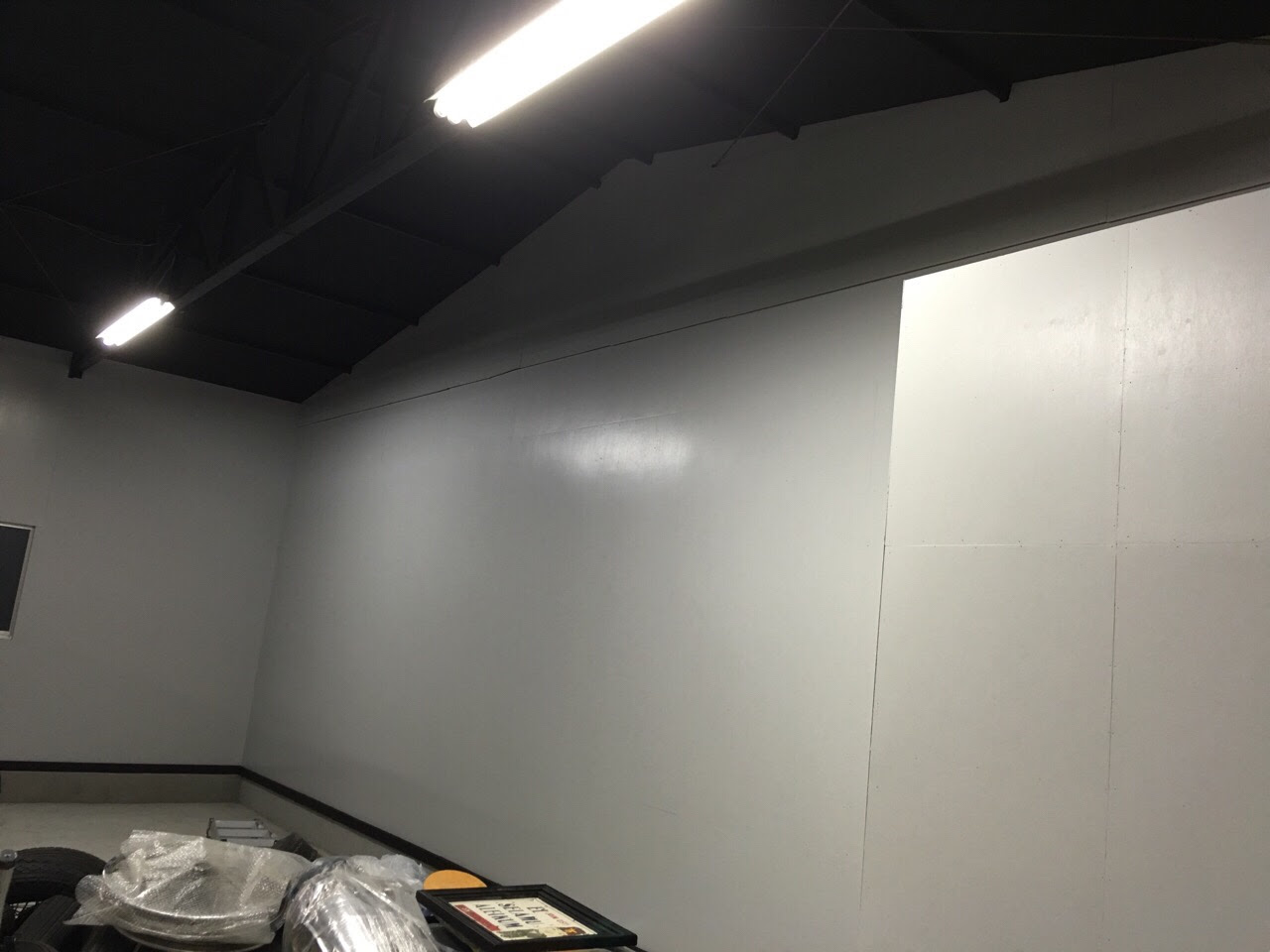 倉庫内装塗装 ガレージ編 横浜市港北区 都筑区で外壁塗装 屋根塗装 店舗塗装はtanapenへ