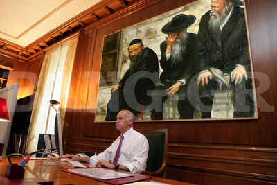 Έβαλε πίνακα με Εβραίους στο  γραφείο του ο πρωθυπουργός!