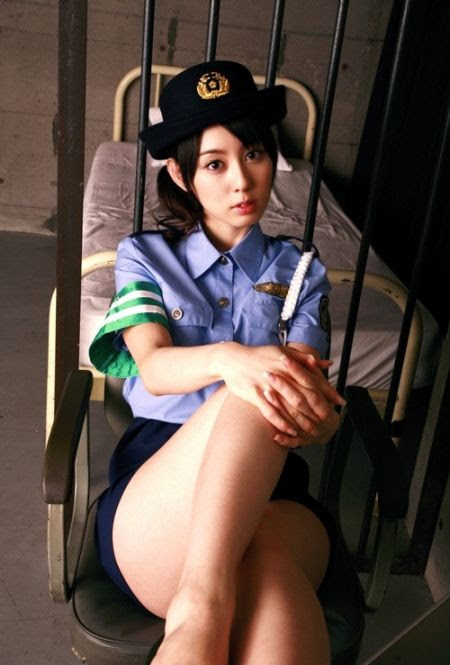 Hot Women in Uniform (40 pics)