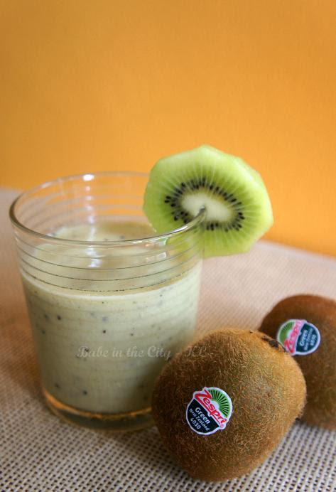 Day 2 Sunshine Zespri® Green Kiwifruit. Smoothie
