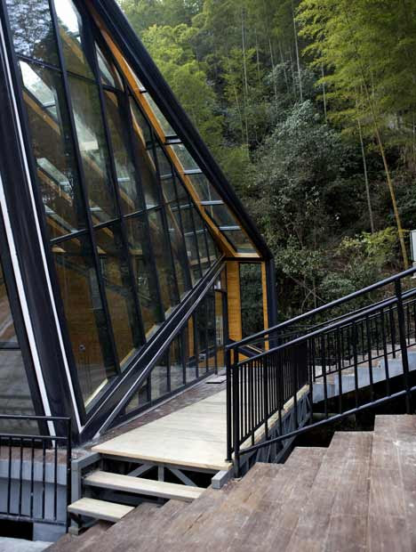 Tianmen Mountain Restaurant by Liu Chongxiao