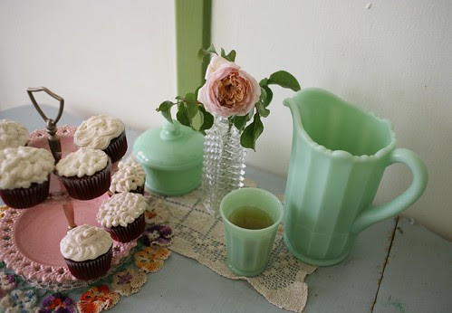 cupcakes and tea