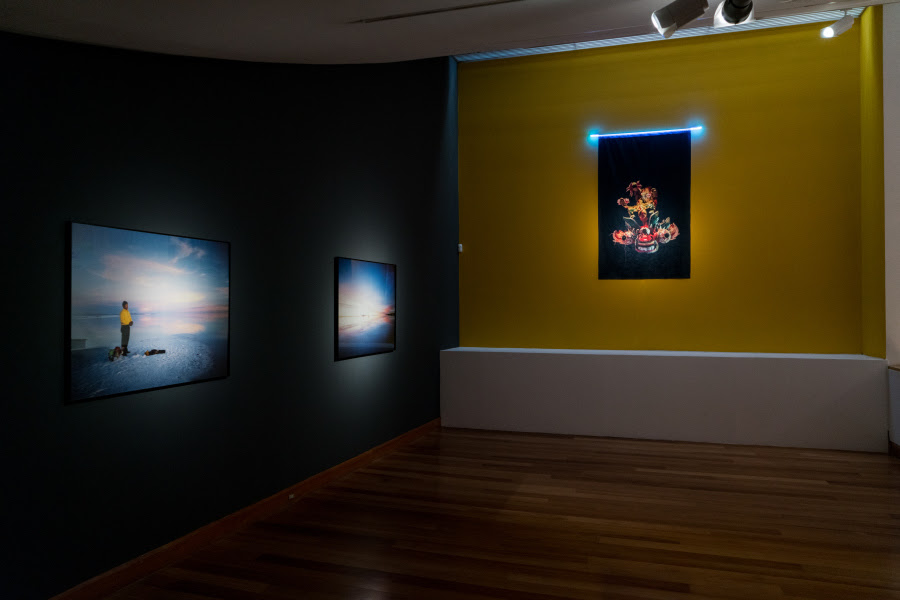 Vista de la exposición "Un hombre que camina", de Enrique Ramírez, en el Museo de Artes Visuales (MAVI), Santiago de Chile, 2018. Foto cortesía del artista