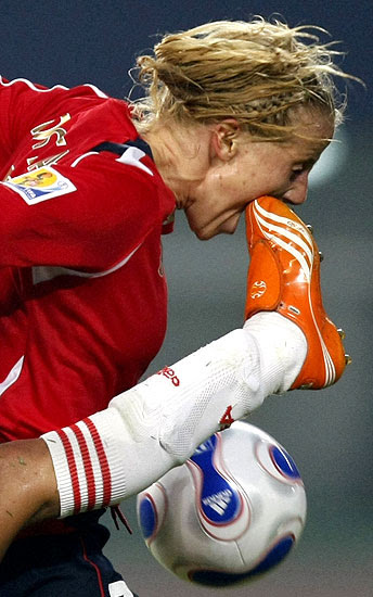 Rectificación da noticia do Faro de Vigo sobre "Un futbolista de Barro se enfrenta a 2 años de cárcel por una agresión en un partido "