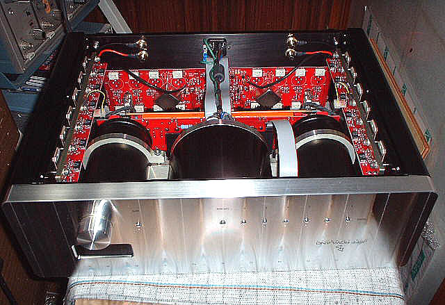 ｊｅｆｆｒｏｗｌａｎｄ ｃｏｎｃｅｎｔｒａ ジェフローランドのプリメインアンプです 巨大なパワートランスとコンデンサーが投入されています パワー部は他のジェフのアンプと同じくパワーｉｃのｂｔｌ接続です ノーマルはおとなしい音ですが