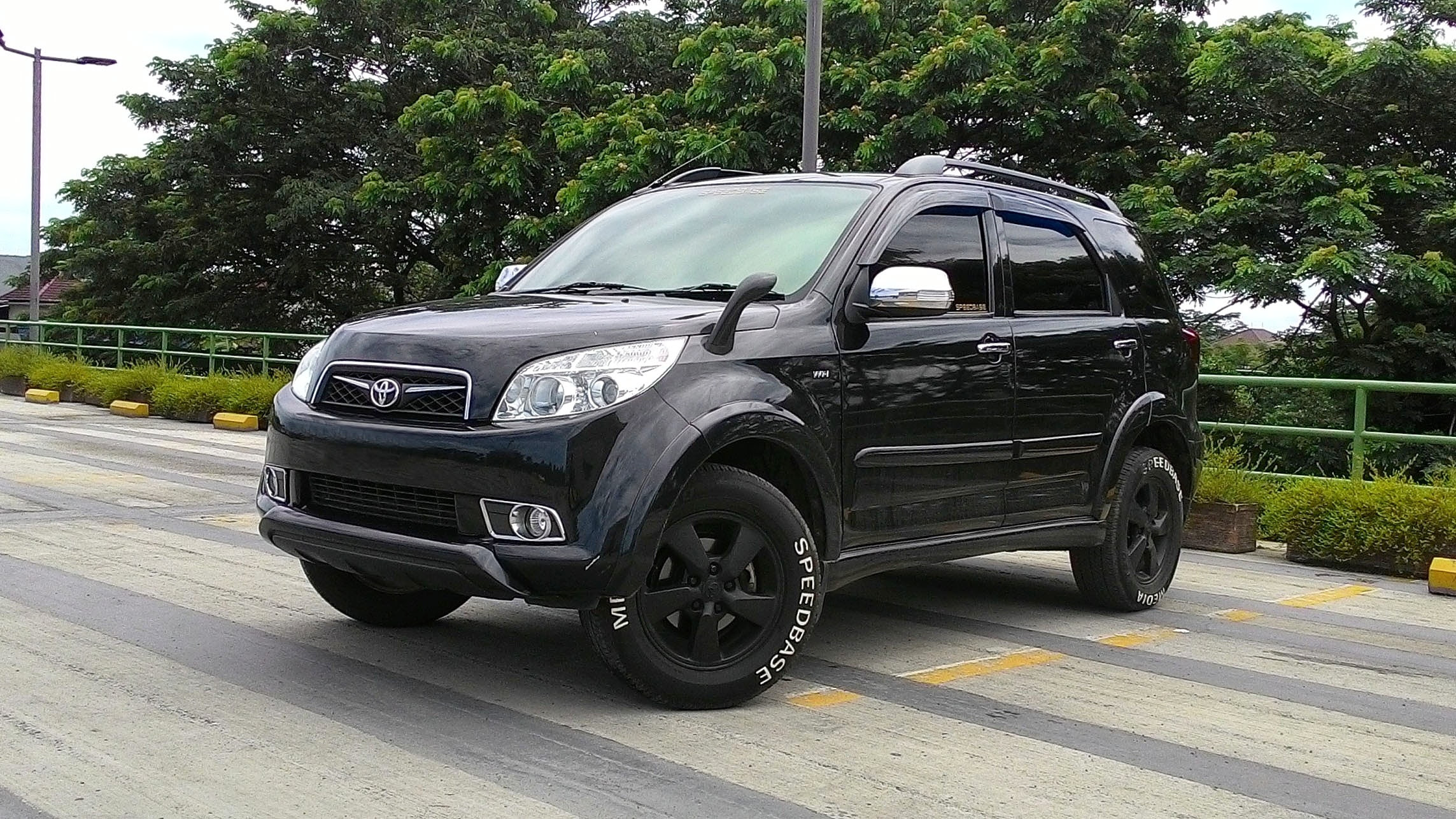 Rush Hitam Standar Apa Adanya