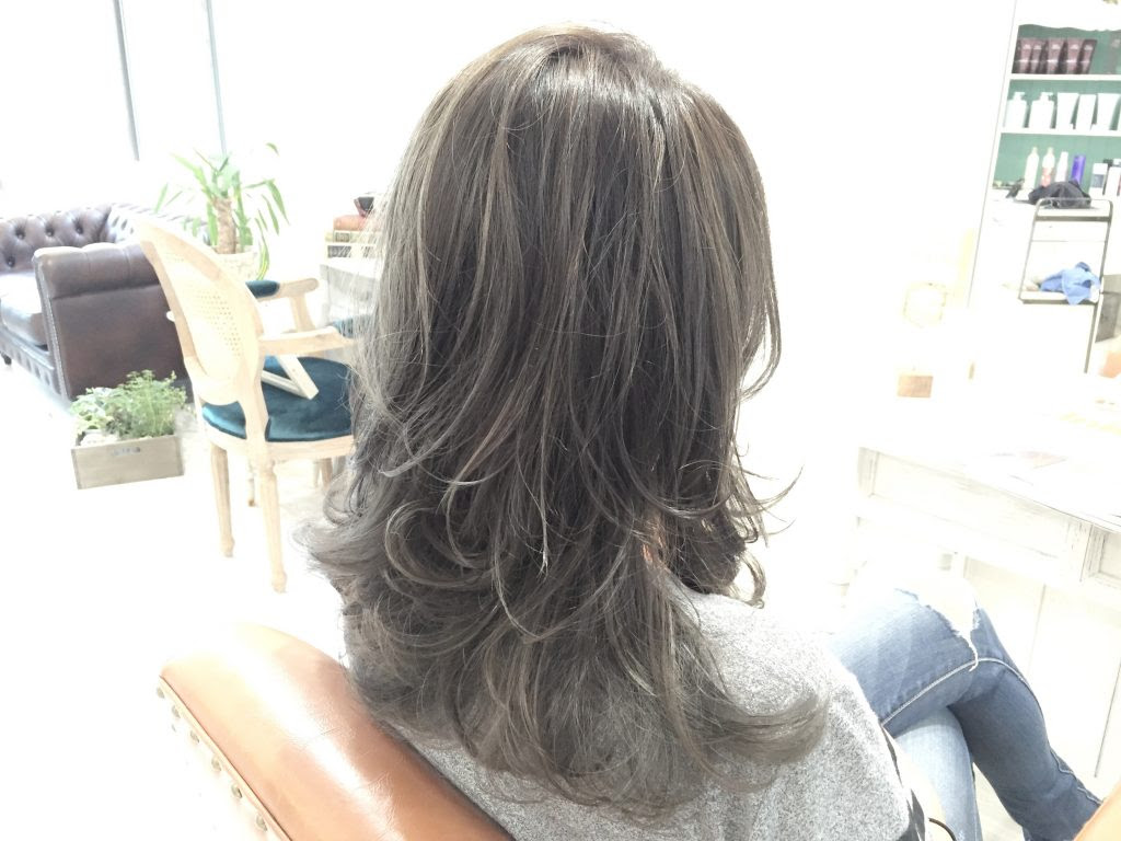 本当にグレーのヘアカラーに染めたかったらこう染める 亀有の外国人風ヘアカラーが得意な美容院 La Chouchou ラ シュシュ
