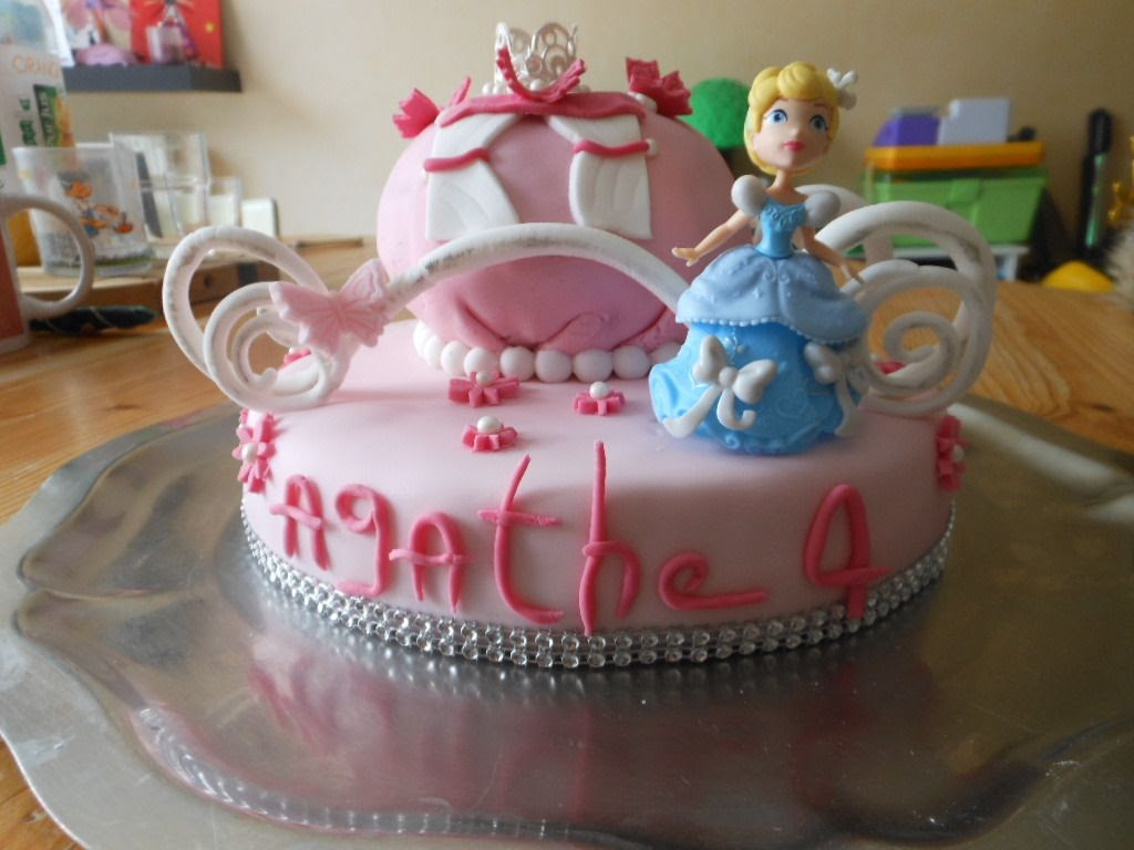 Un Gateau Carrosse Pour Une Princesse De 4 Ans Gourmandises Et Bec A Sucre