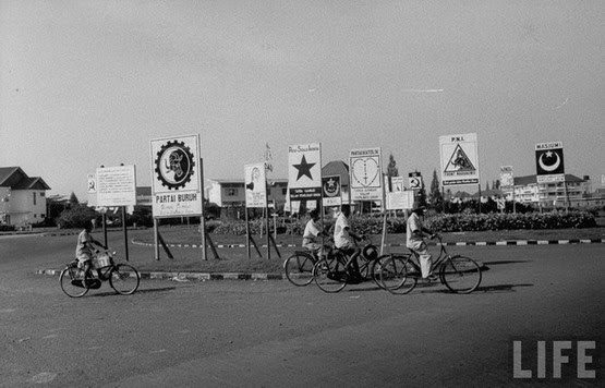 SUASANA PEMILU R.I. TAHUN 1955  Agenda & Propaganda