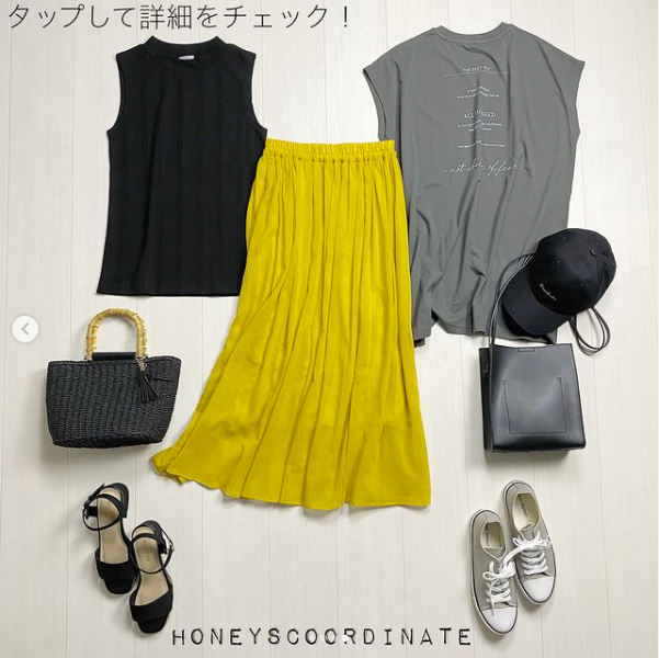 夏にオススメ 黒カラーコーデ マスタードイエローと黒は好相性だから挑戦しやすい おしゃれにキマる トップスと小物次第で大人っぽくも カジュアルにも合わせられるのはシンプルデザインがなせる技 印象チェンジ着回しをご紹介です Honeys