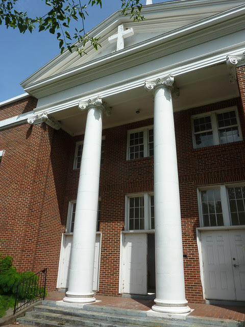 P1100169-2012-07-13-Lizzie-Chapel-Baptist-Church-Inman-Park-Atlanta-Sanctuary-columns-in-antis