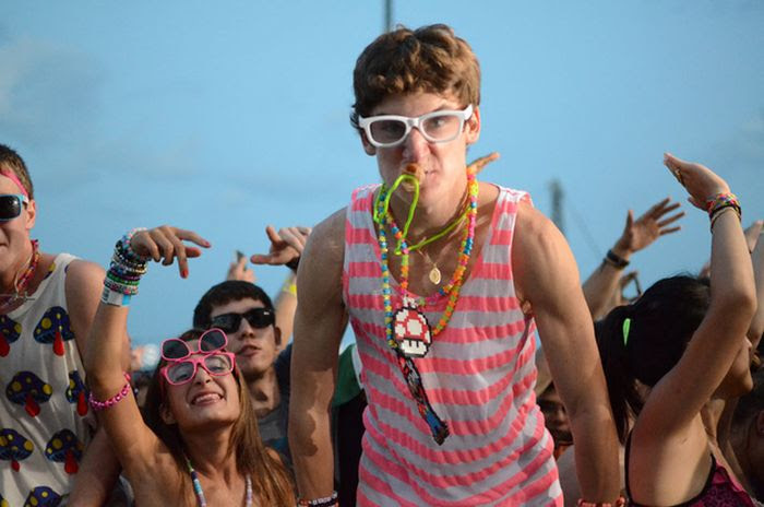 Ravers (64 pics)