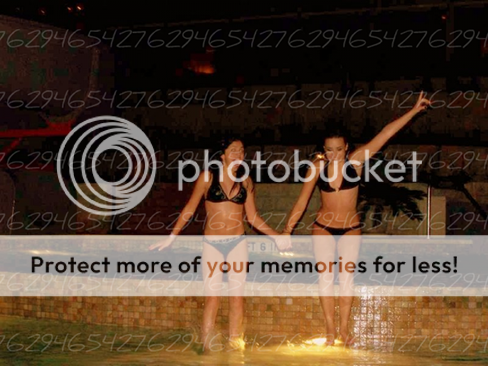 She kinda looks like an older version of Demi Lovato though.