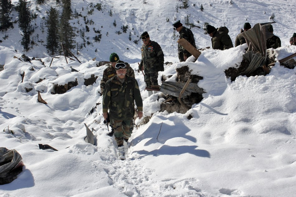 130 Pakistani Soldiers Trapped In Avalanche, Rescue ...