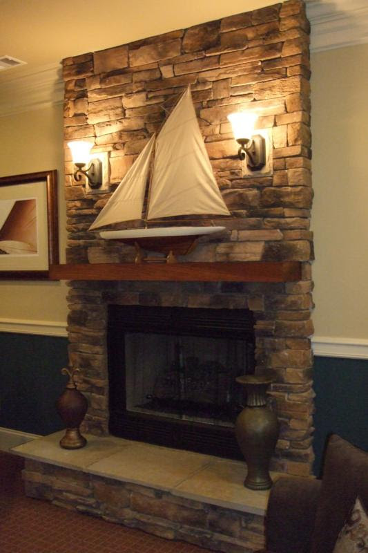 Fireplace with Wall Sconces 533 x 800