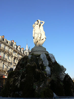 fontaine de la place de la Comédie.jpg
