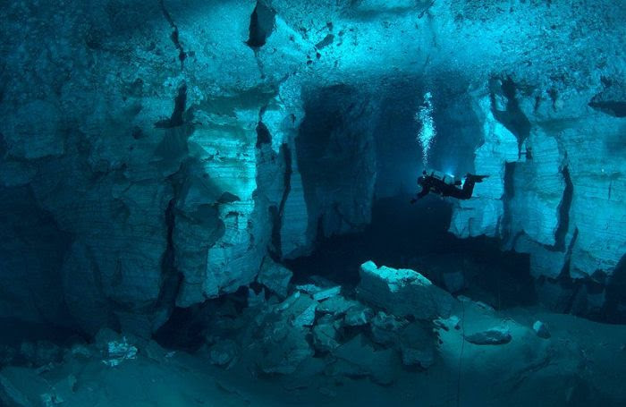 Beautiful Underwater Cages (23 pics)