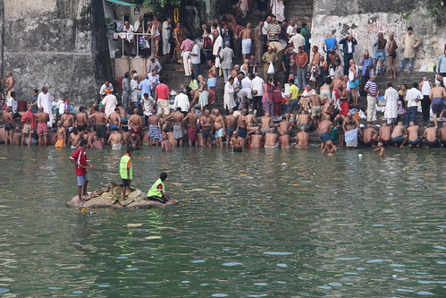 Pitru Paksh 2012 Banganga Walkeshwar by firoze shakir photographerno1