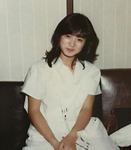 旦那の昔の彼女の写真を見つけた なんか切ない 18年06月30日の人物のボケ ボケて Bokete