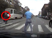 Random Act of Kindness in the Street Caught on Tape - This is Great!