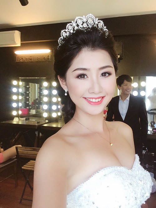 Ngay từ lần gặp đầu tiên, Ngọc Linh gây ấn tượng cho không ít người bởi làn da trắng sứ ngọc ngà cùng gương mặt vô cùng khả ái.