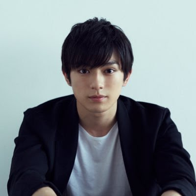 真剣佑 千葉真一の息子 の今現在の彼女は 母親は誰 14歳で子供 隠し子 がいた 父親の再婚 離婚の末に メレンゲ 川べりの船着き場