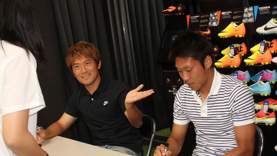 磐田 山崎亮平と山本康裕が サッカーショップkamoパルコ静岡店 でサイン会