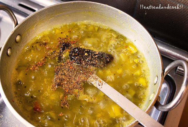 simple and easy bengali chutney recipe and preparation Kancha Aamer Chutney recipe / Bengali Green Mango Chutney recipe with step by step pictures