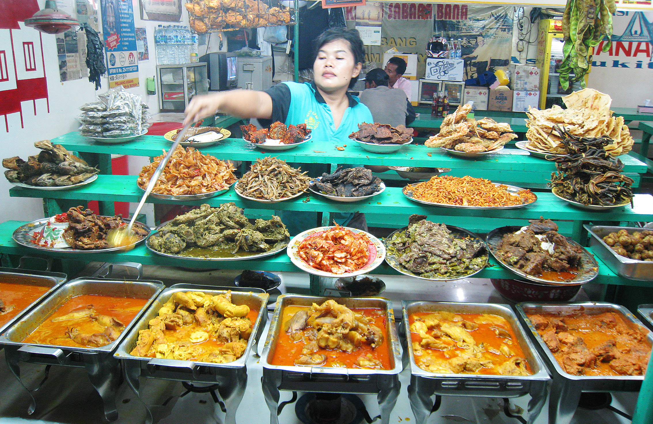 http://upload.wikimedia.org/wikipedia/commons/f/f6/Nasi_Kapau.JPG