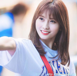 年最新 Twiceモモの髪型画像まとめ 前髪の分け方は 青髪がさわやかで似合いすぎ Twice最新情報局