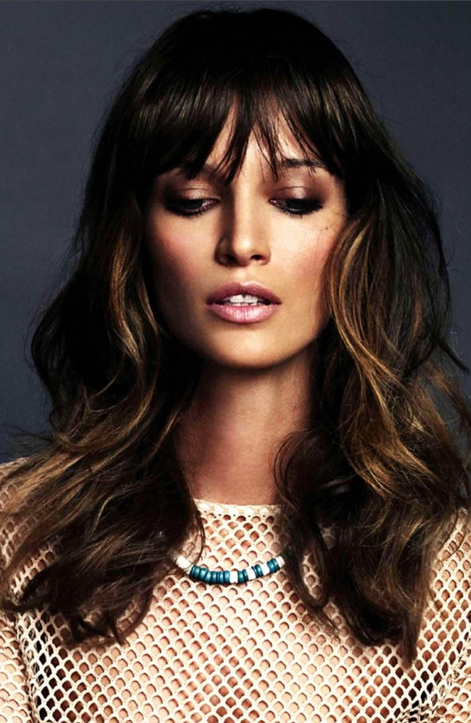LE FASHION BLOG BEAUTY HAIR POST ALL ABOUT THE BANGS FAUX BANGS INSPIRATION NUDE LIPS LIPSTICK BRONZER TAN BROWN SHIMMER EYESHADOW  BEADED TURQUOISE NECKLACE NUDE MESH TOP ELLE SPAIN ESPANA 2