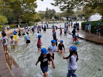 ２年校外学習 水遊び 松戸市立小金小学校
