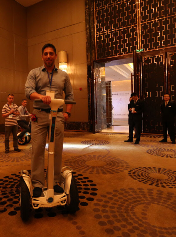 http://www.airwheel.net/scooters/Airwheel_3_S5.jpg