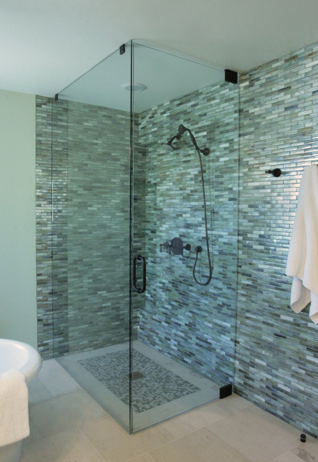 Going Green in Style : Alpentile Glass Tile Pools and Spas - Going Green in Style