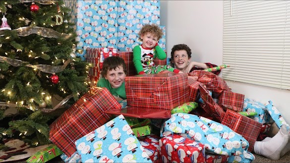 Christmas Presents For Kids / How Much Do You Spend On Christmas Presents For Your Kids Mom Com / Choosing presents during christmas for kids doesn't seem to be much of a problem as kids tend to be very straightforward with their wish list.