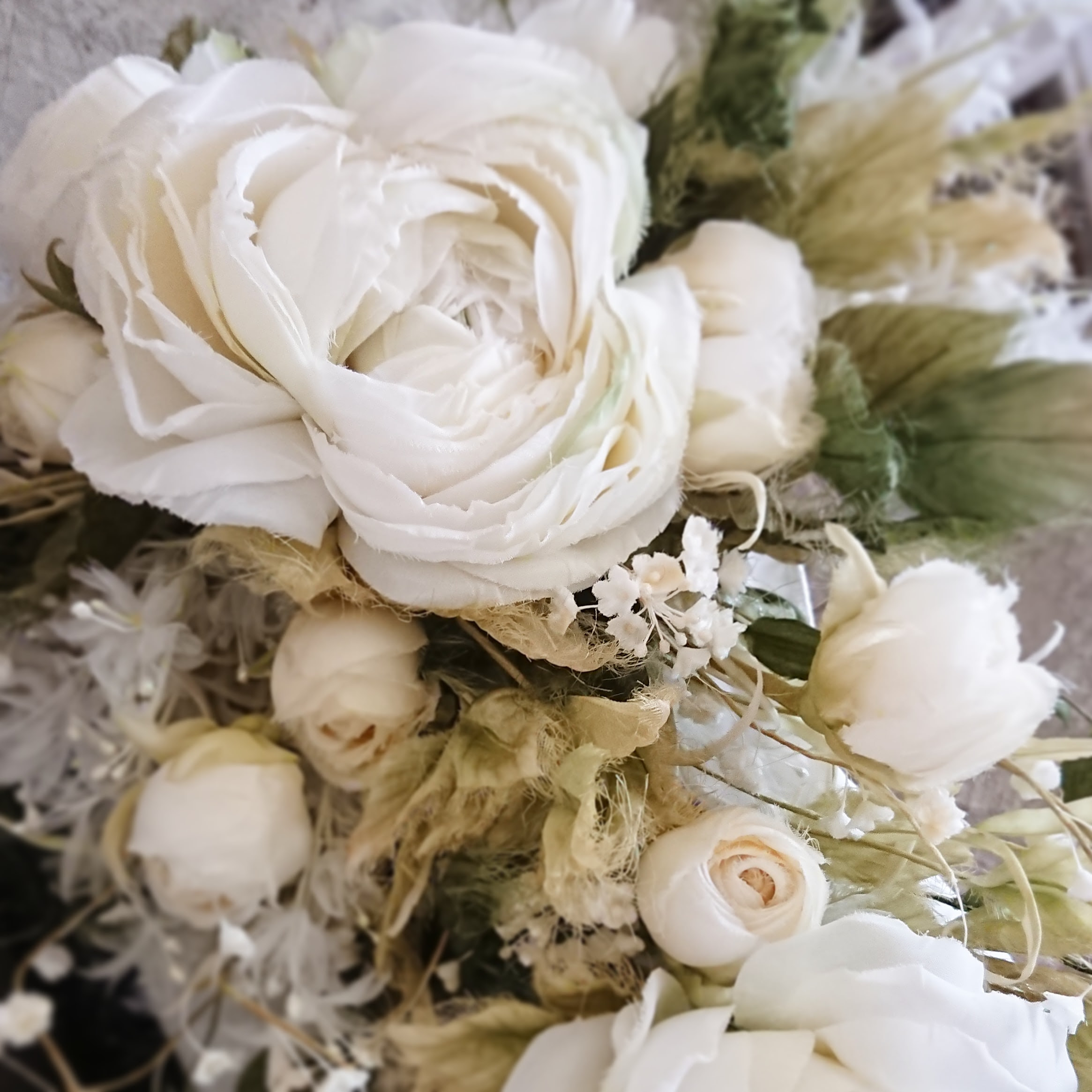 おしゃれでエレガントな布花 白い布を染めて シックで華やかな布花を日々咲かせています ヒトコトモノコミュニティ