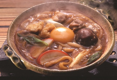 すぐとけるみそ赤だし で作る みそ煮込みうどん スマイルレシピ イチビキ 公式サイト 名古屋のみそ しょうゆ つゆメーカー