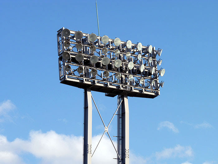 野球場の照明と青い空その２の写真素材フリー 高画質