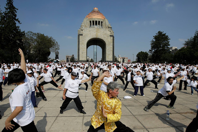 This could be the world's biggest Tai Chi class
