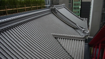 屋根瓦を照らす歌舞伎座の 月明かり照明 Roof Net On Line Magazine