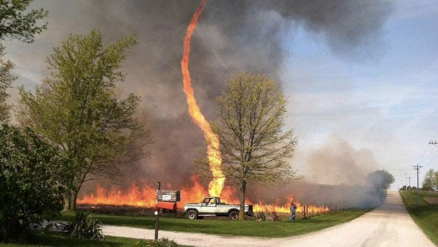 'Tornado de fogo' captada por mulher em Montana, nos EUA. (Foto: Reprodução/Instagram)