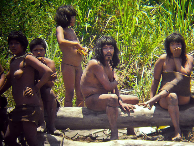 índios isolados na Amazônia peruana (Foto: D.Cortijo/Survival/Divulgação)