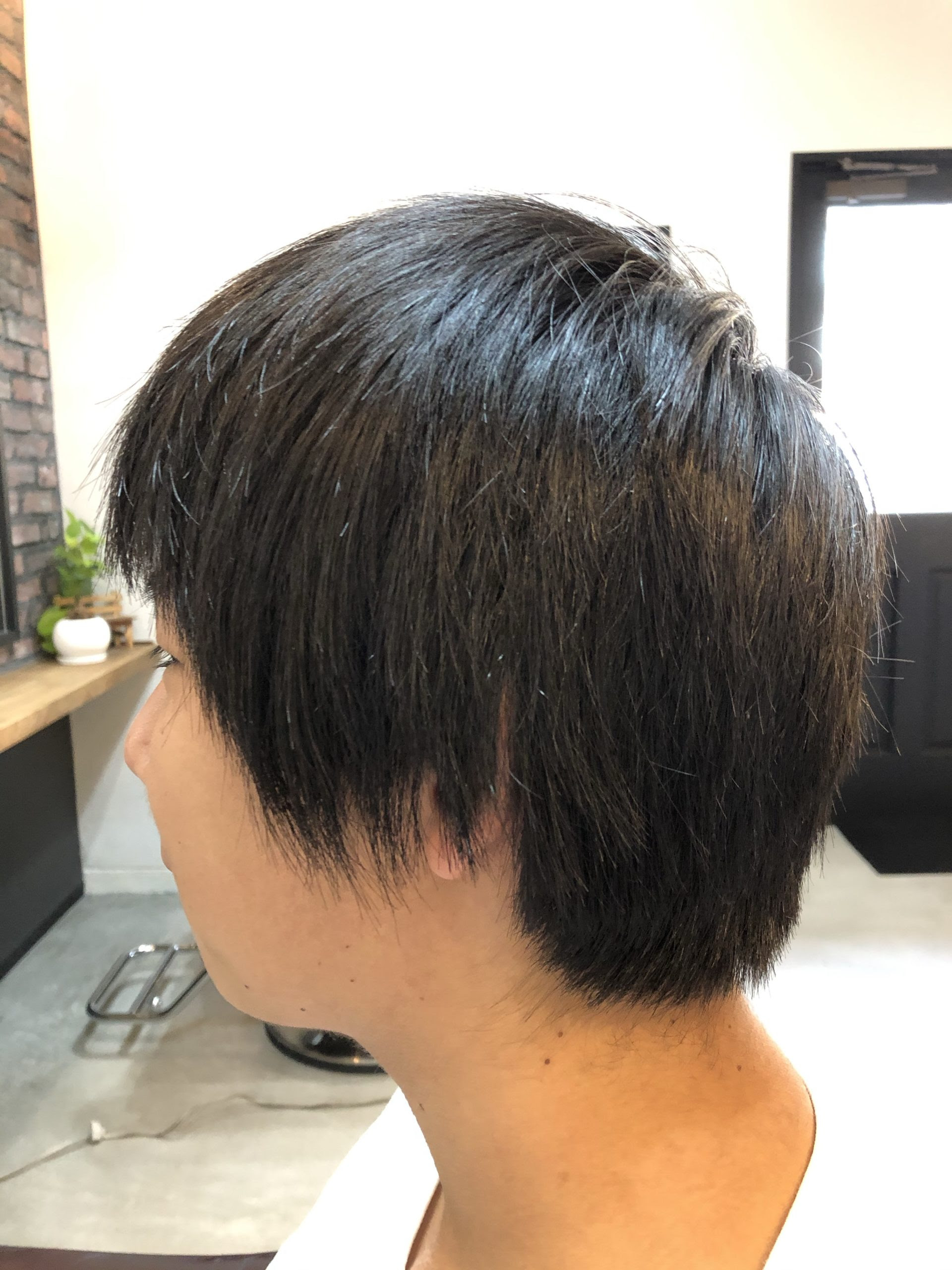 横の髪の毛が立つ はねる時の切り方 Nikul Com