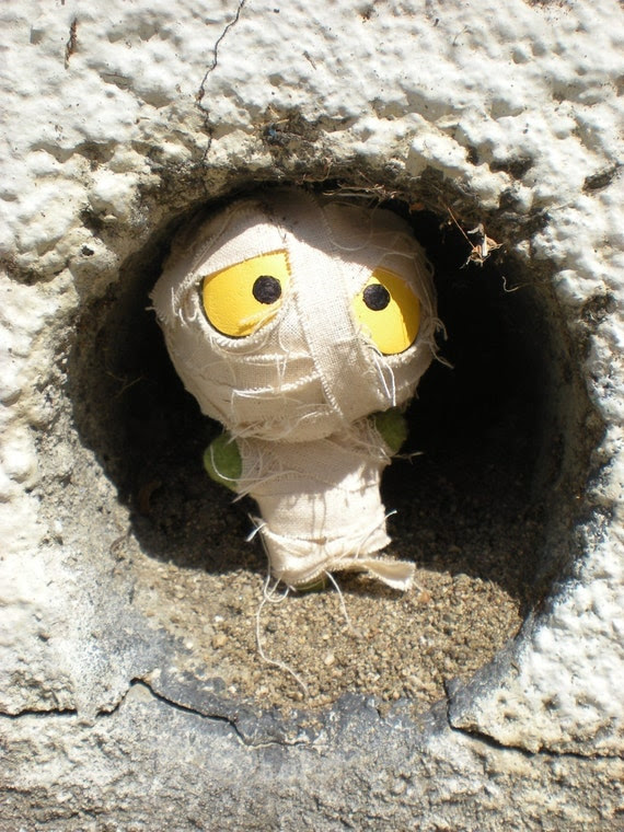 Mummy Finger Puppet