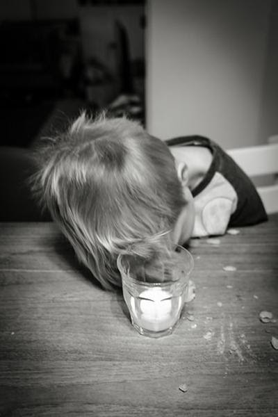 飲んで飲んで 飲まれて飲んで 飲んで飲みつぶれて眠るまで飲んで やがて男は 静かに眠るのでしょう 人間の位置へのボケ ボケ て Bokete